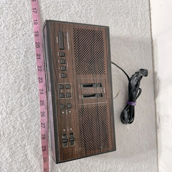 Vintage Realistic Digital  Clock Radio For Parts - Picture 14 of 14